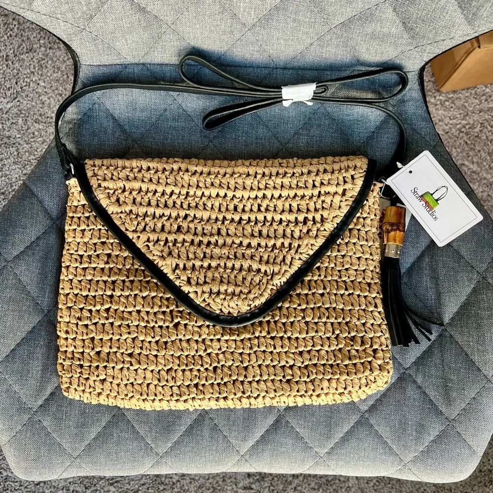 SOLD!  NWT!  Straw Studios Cross Body Purse with Black Trim. - Picture 5 of 6